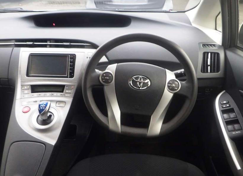 Toyota Prius hybrid 1800cc 2015 model 1