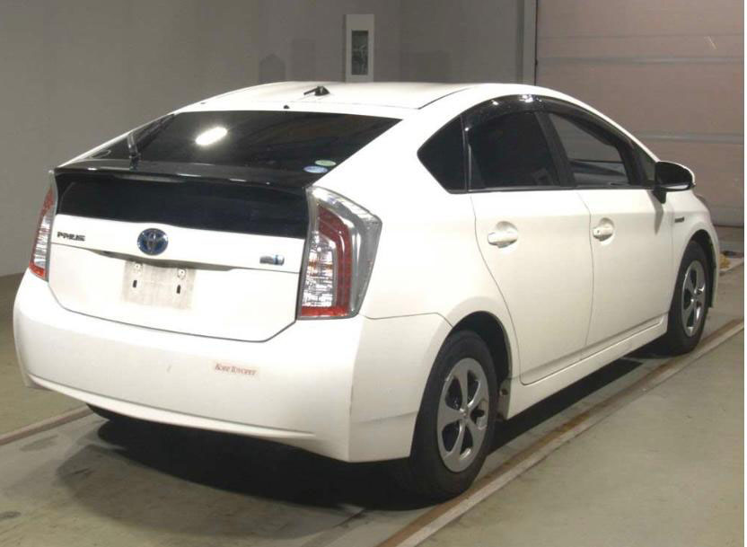 Toyota Prius hybrid 1800cc 2015 model 2