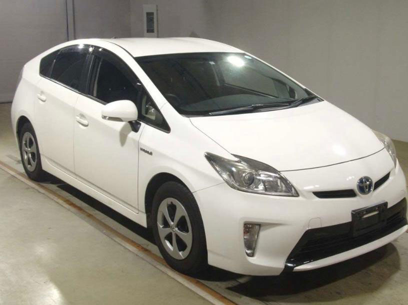 Toyota Prius hybrid 1800cc 2015 model 3